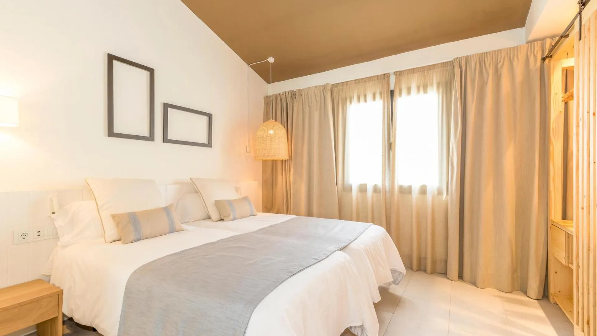 Marsenses Paradise Club Cala en Bosch Aparthotel